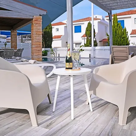 Amy - 100m From Nisia Loumbardi *