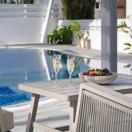 Amy - 100m From Nisia Loumbardi Дом отдыха *